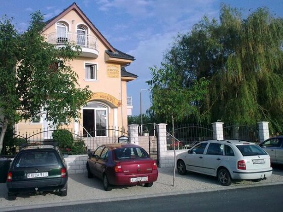 Rozsa Villa - Photo3