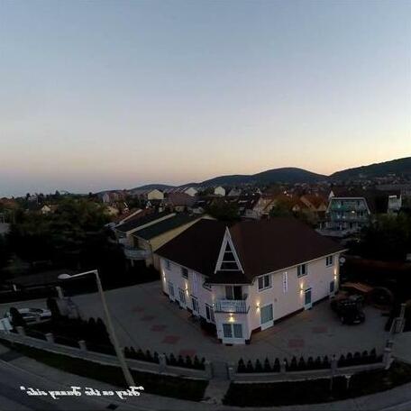 Sunrise Apartmanhaz - Photo4