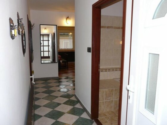 Tanay Vendeghaz - Photo5