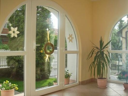Yellow Apartment House - Photo5