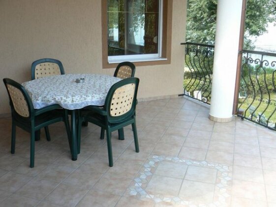 Lomb Apartman - Photo4