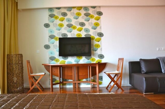 Modern Apartment with Lake View - Photo2