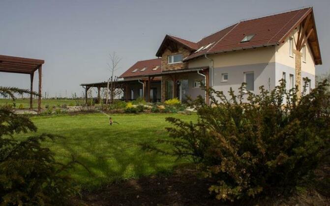 Horpacsi Europa Piheno Kozpont - Photo2