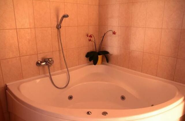 Szajki Tavak Apartman Elena Vendeghaz - Photo3
