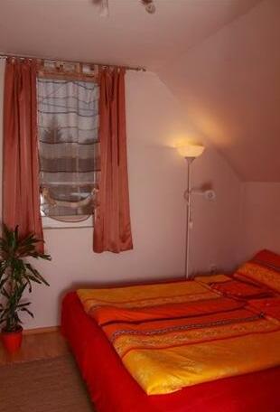 Szajki Tavak Apartman Elena Vendeghaz - Photo4