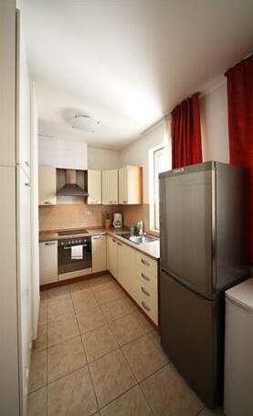 Akacfa Holiday Apartments - Photo2