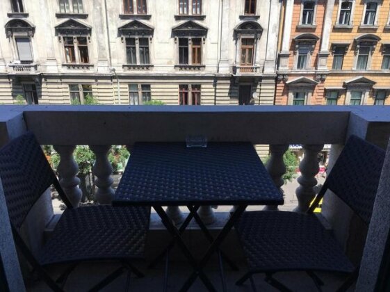 All In Apartman III - Photo2