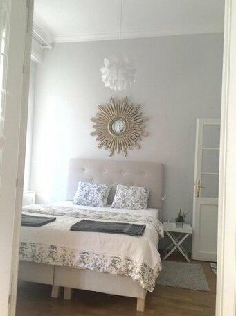 Alma's Romantic Getaway - Photo5