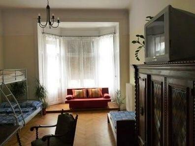 Astoria Economic Apartments - Photo5