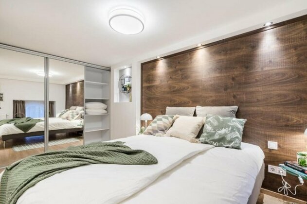 BpR Luxurious & Stylish Duplex Home - Photo5
