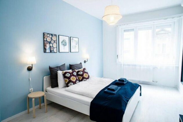 Central new home with 3 bedrooms A/C and balcony - Photo2