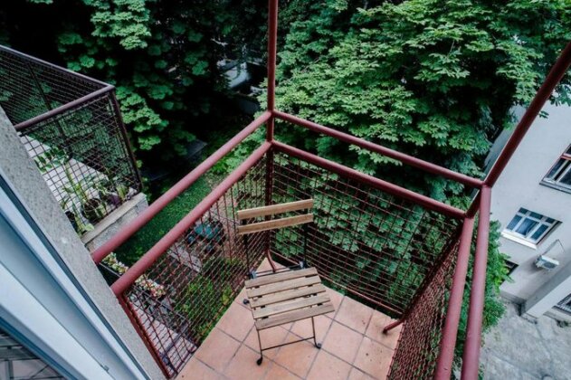 Central new home with 3 bedrooms A/C and balcony - Photo3