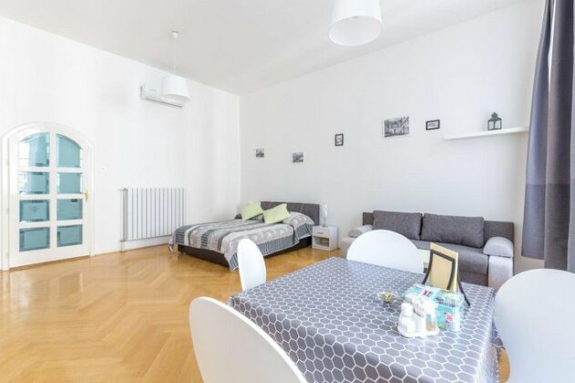 Central Studio & Apartment Budapest - Photo4