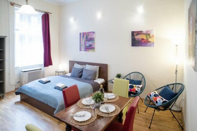 Colorful Trees Apartment - Photo2