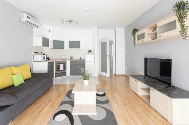 Corvin Plaza Apartments & Suites - Photo2