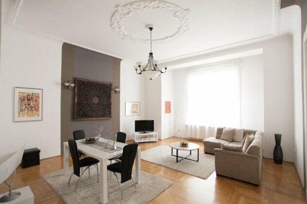 Creative Apartment -Kiraly Suite - Photo2