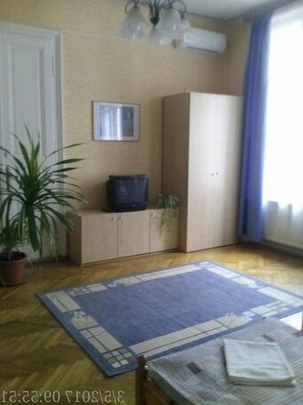 Eotvos Rooms - Photo3