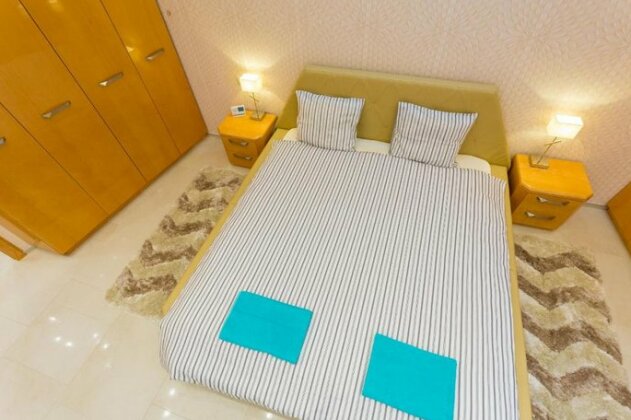 FamousAli Luxury Suites - Photo3
