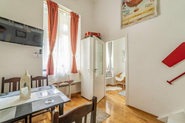 Gabi's Central Broadway Nest @ Nagymezo str - Photo3