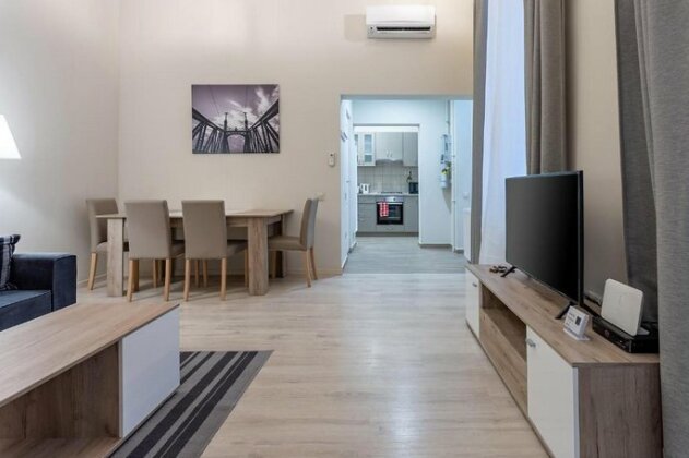 Goldcentral Apartment Akacfa - Photo5