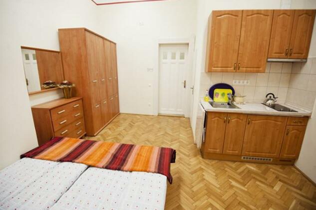Guest Rest Studio Apartments - Photo3