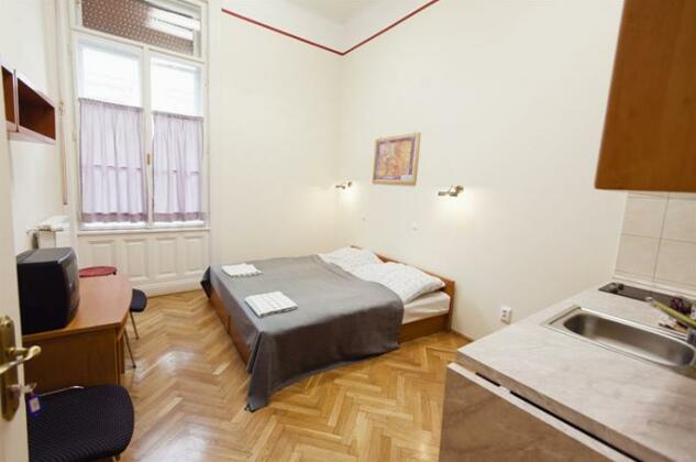 Guest Rest Studio Apartments - Photo4