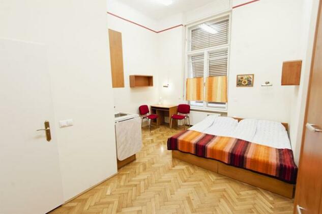 Guest Rest Studio Apartments - Photo5