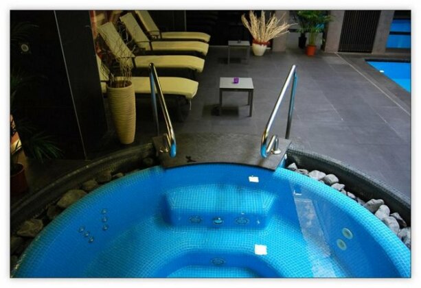 Imperial Suites - Photo2