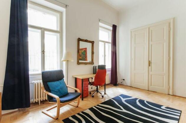 Inner City Apartment - Hold utca - Photo2