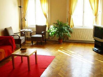 Just Off Andrassy Apartment - Photo3