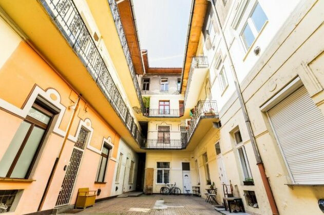 Kazinczy Apartment Budapest - Photo4