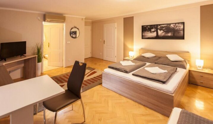 Liszt House Apartments - Photo4