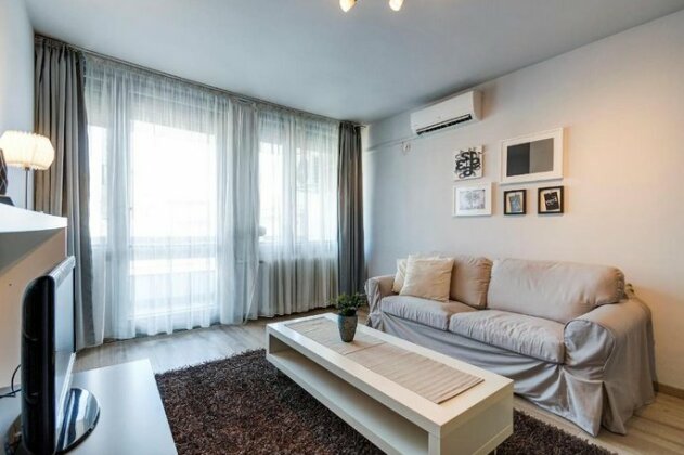 Modern Budapest Apartment - Photo3