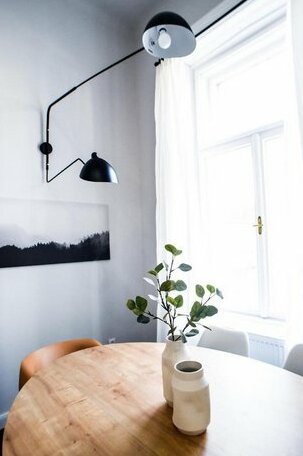 NEW 4 Bedroom Design Apartment for 10 - Photo5