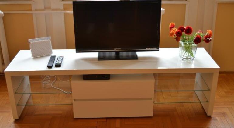 New Central Parliament Apartment - Photo4