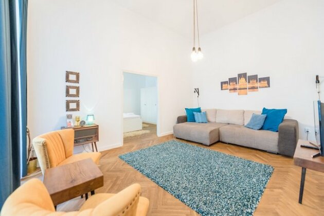 Oasis Apartments - Liberty Square - Photo2