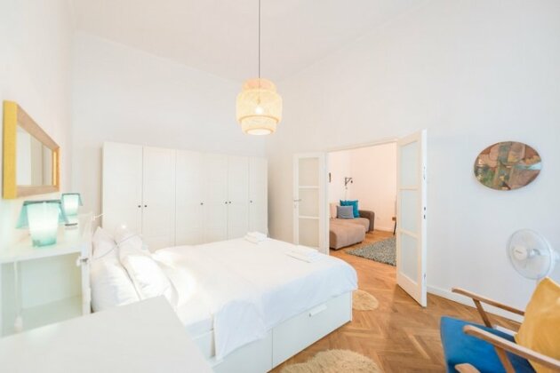 Oasis Apartments - Liberty Square - Photo4