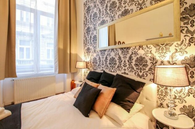 Oktogon Bright Apartment - Photo4