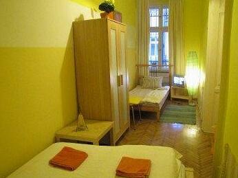 Origo Hostel and Guesthouse - Photo2