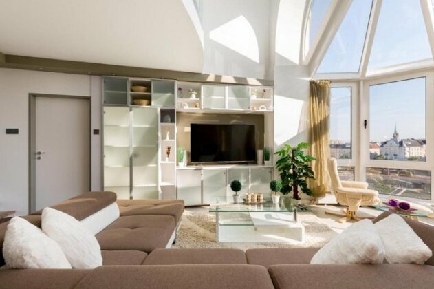 Panorama Dream Home w 3BDR A/C Garage & Jacuzzi - Photo3