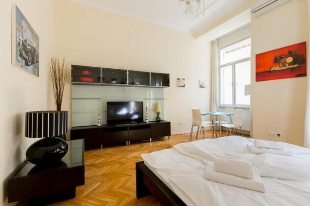 Prime Location Superior Rooms - Photo2