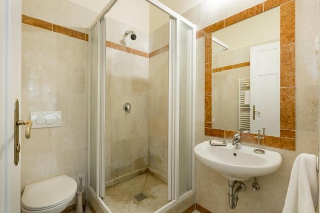 Prime Location Superior Rooms - Photo4