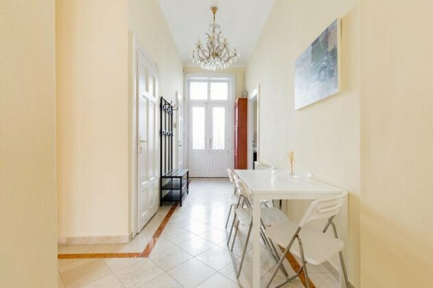 Prime Location Superior Rooms - Photo5