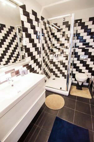 Radin Downtown Apartment - Photo4