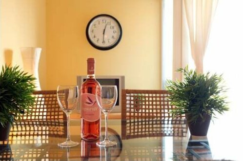 Rose Serviced Apartments - Photo3