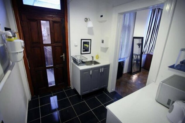 Trendy Equipped Apartment - Photo3