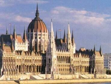 Welcome in Budapest to Parliament