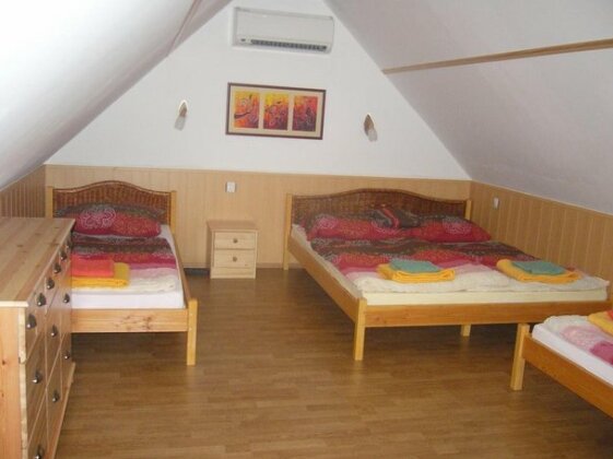 Cseresznyevirag Vendeghazak - Photo2