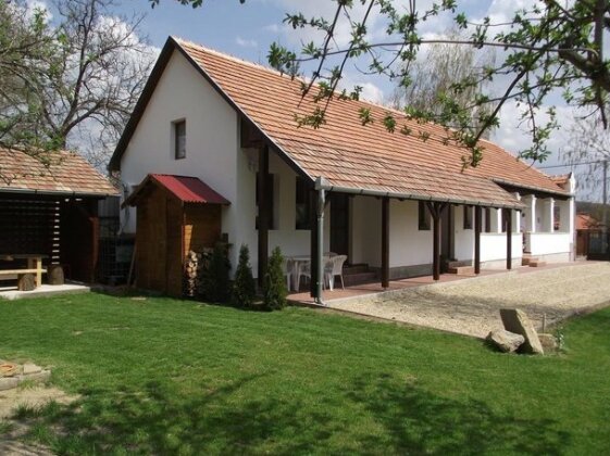Bodza Vendeghaz - Apartmanhaz - Photo2