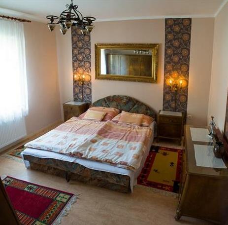 Ibolya Vendeghaz Demjen - Photo4